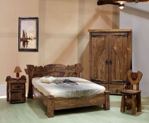 Состаренная мебель из дерева в Пензе